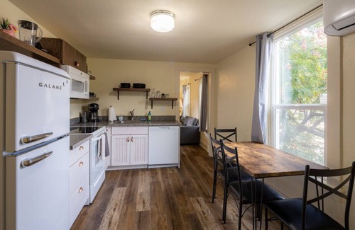 Market District Condo | Capistrano- The Rhodee House #4