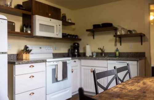 Market District Condo | Capistrano- The Rhodee House #4