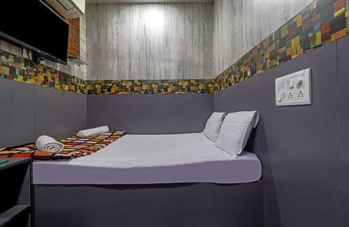 Dadar East Hotel | Capital Guest House
