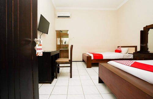 Probolinggo Hotel | Capital O 1430 Hotel Ratna Syariah