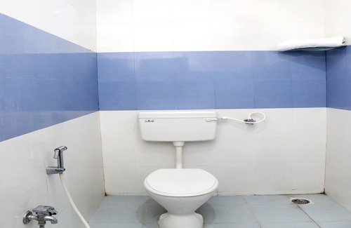 Salem Hotel | Capital O 14623 Travellers Inn