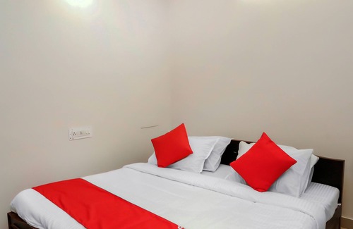 Salem Hotel | Capital O 14623 Travellers Inn