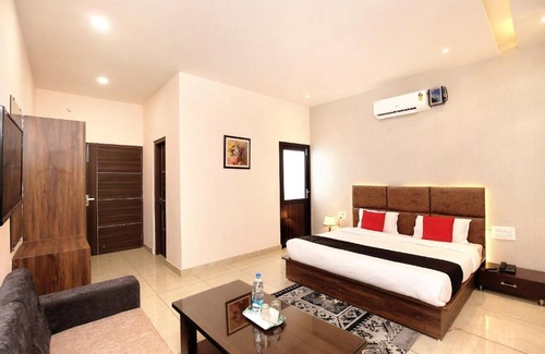 Pharala Hotel | Capital O 37473 Park Manila Resorts