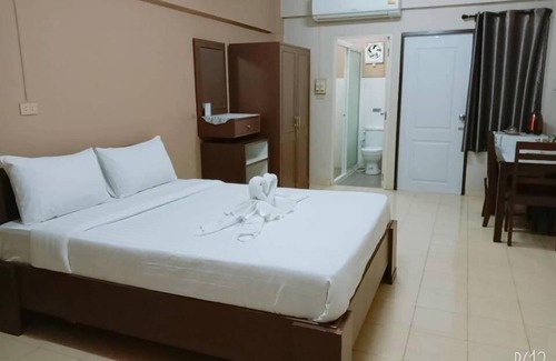 Phra Nakhon Si Ayutthaya Hotel | Capital O 75406 Hotel M Rojana