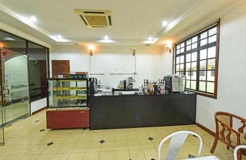 Kampung Gong Badak Hotel | Capital O 90434 Marmoris House