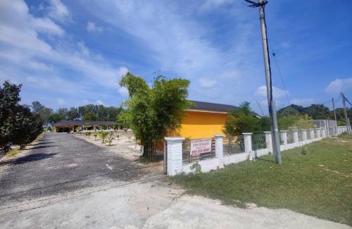 Penyabong Hotel | Capital O 90949 Pelangi Beach Resort Mersing