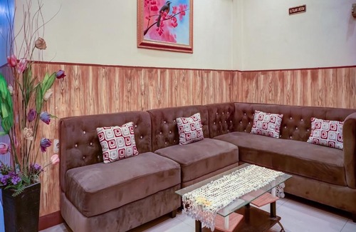 Karawang Hotel | Capital O 91034 Hotel Grand Kenari