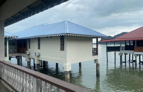 Kampung Batu Maung Hotel | Capital O 91118 Chalet Seri Idaman