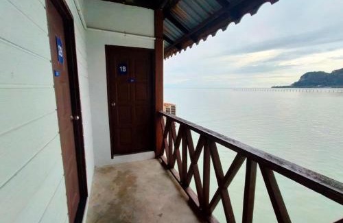 Kampung Batu Maung Hotel | Capital O 91118 Chalet Seri Idaman