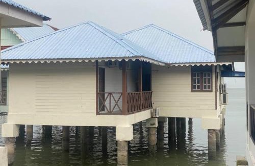 Kampung Batu Maung Hotel | Capital O 91118 Chalet Seri Idaman