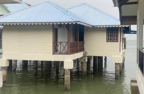 Kampung Batu Maung Hotel | Capital O 91118 Chalet Seri Idaman
