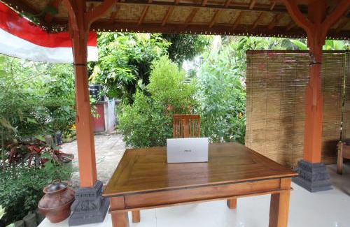Melayang House | Capital O 93881 Jero House