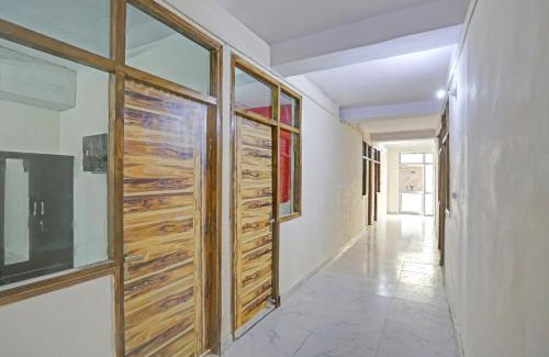 Sector 27 Hotel | Capital O Diamond 18 Near Worlds Of Wonder