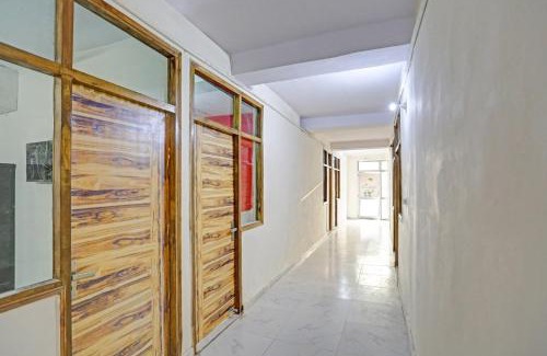 Sector 27 Hotel | Capital O Diamond 18 Near Worlds Of Wonder