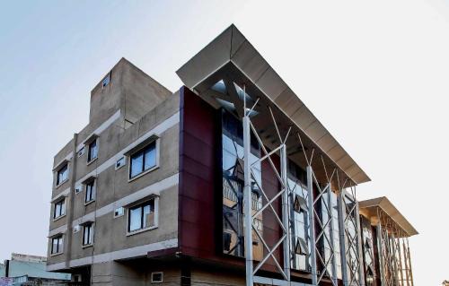 Rau Hotel | Capital O Swan Paradise