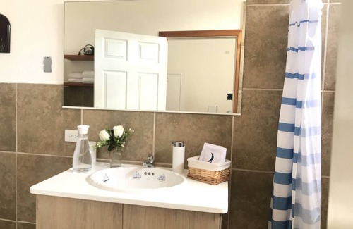 Bahia de la Academia Bed & Breakfast | Capitan Max B&B