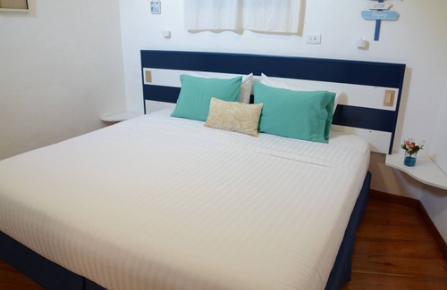 Bahia de la Academia Bed & Breakfast | Capitan Max B&B