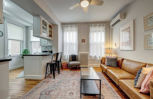 Capitol Hill House | Capitol Hill, 9 Windows, FREE PARKING, Metro