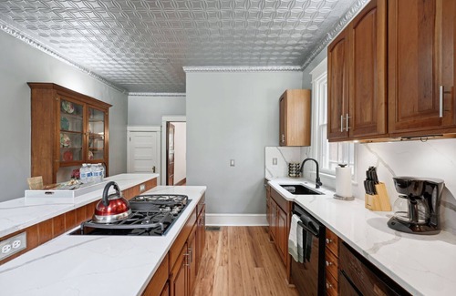 Southeast House | Capitol Hill-SLP 6-Parking-Walk 2 BLK Metro/Cafes