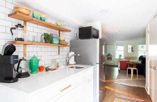 Southeast Apartment | Capitol Hill Studio - Sub Walkscore W D