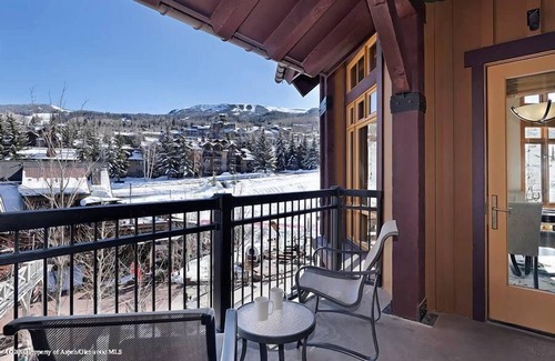 Snowmass Village Condo | Capitol Peak Top Floor Unit with Views of Slopes