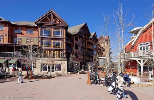 Snowmass Village Condo | Capitol Peak Top Floor Unit with Views of Slopes