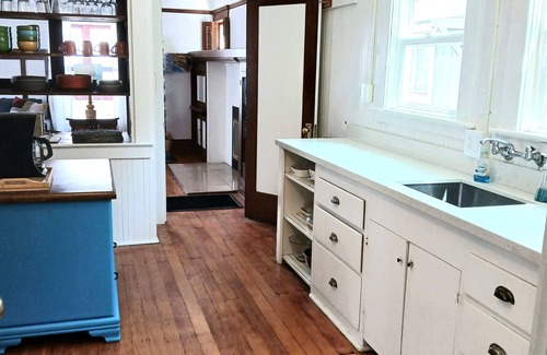 Capitola House | Capitola Village Craftsman Cottage- 4 min to beach