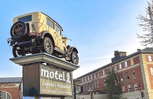 Moose Jaw Hotel | Capone's Hideaway Motel