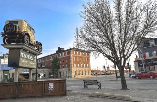 Moose Jaw Hotel | Capone's Hideaway Motel