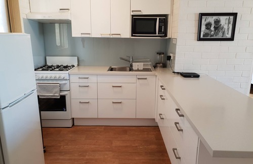 Fremantle Apartment | Cappuccino Delight - central Fremantle apartment + wifi