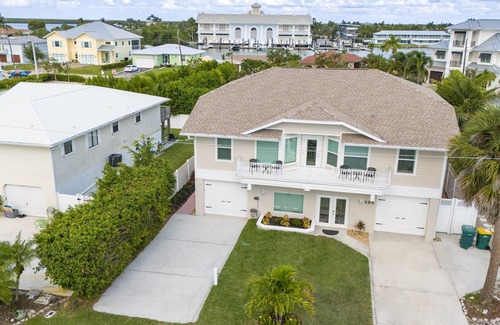 Isles of Capri House | Capri Charm Remodeled Oasis w/Heated Pool-Kayaks