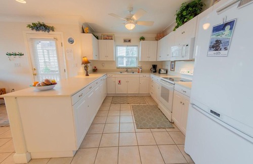 Bradenton Beach House | Capri Condo A