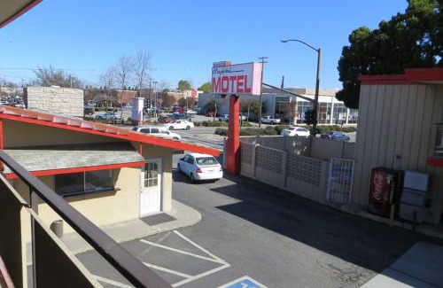 Redwood Oaks Hotel | Capri Motel