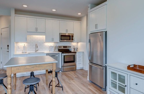 Traverse City Condo | Capri TC: Charming Downtown TC Oasis