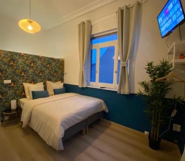 Roubaix Apartment | Capstay Roubaix Lille private shower & Netflix
