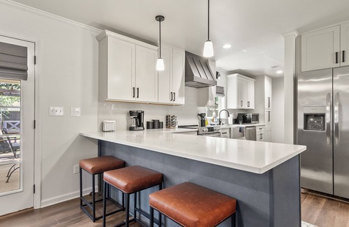 Northport House | Capstone Manor Luxe Design 3bd2ba No Fees Central yet Tranquil