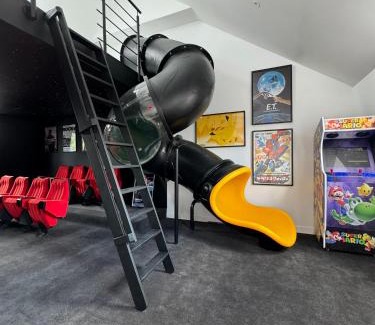 Roubaix Villa | Capsule ciné glisse - cinéma - spa balnéo - garage