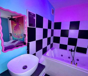 Lievin Apartment | Capsule Miami Vice - Jacuzzi - Billard - Ecran cinéma & Netflix - Ping-Pong - Nintendo & Jeux-
