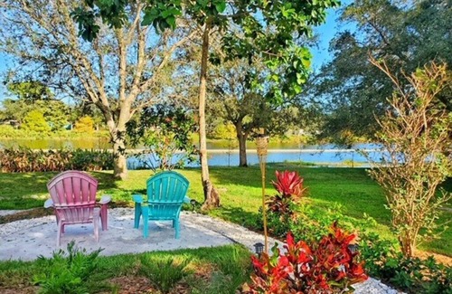 Stuart Cottage | Captain Cove’s Cottage - Oasis by the Marina