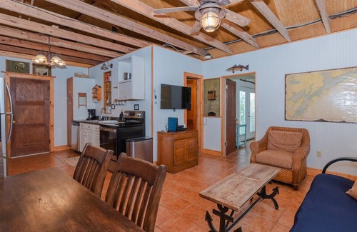 Rockport House | Captain Dave's | Private, Lighted Fishing Pier!
