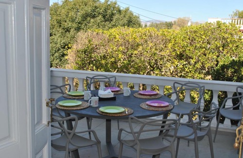 Oinousses Hotel | Captain Diamantis Mansion