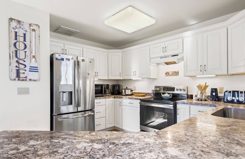 Deep Hole House | Captain Freeland in Oyster Bay! Amazing Views of the Canal and Bay.