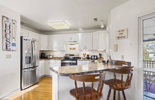 Deep Hole House | Captain Freeland in Oyster Bay! Amazing Views of the Canal and Bay.