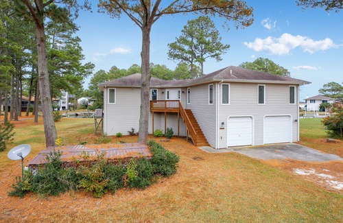 Deep Hole House | Captain Freeland in Oyster Bay! Amazing Views of the Canal and Bay.