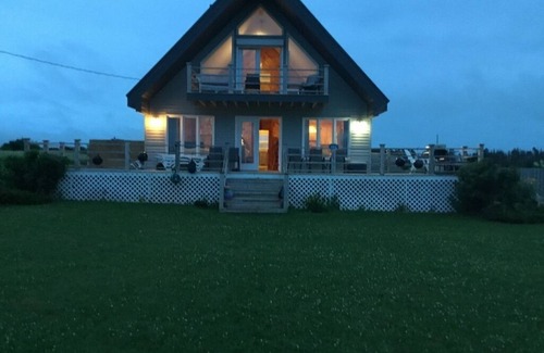 Princetown Cottage | Captain Morgan's Hideaway overlooking Malpeque Harbour and Bay