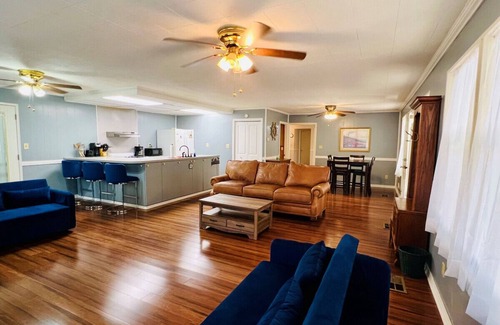 Turtle Beach House | Captain Roy's .