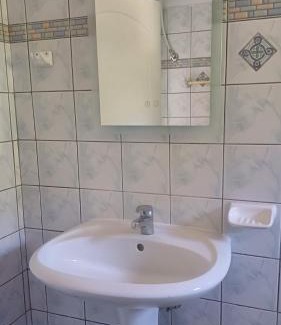 Leivathos Apartment | Captain's Apartments in Olive Grove