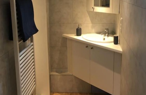 Orangerie Boat Rental | Captain's cabin: Cosy flat on a house boat
