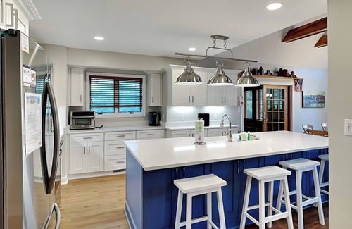 McHenry House | Captain's Cabin | Hot Tub, 5 Mins to Wisp Resort!