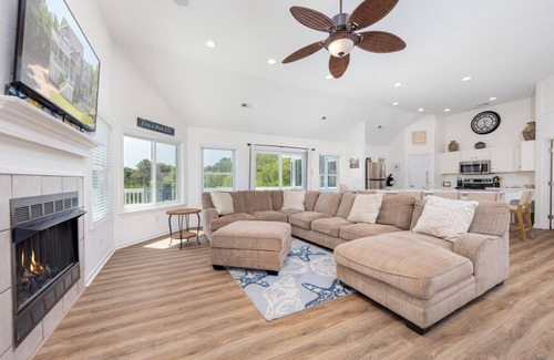 Corolla House | Captain's Choice 5 Bedroom home w/Private Hot Tub!